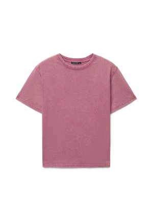 T-shirt a maniche corte con scollo tondo di colore malva sbiadito con cuciture visibili e una piccola etichetta nera del marchio all'interno del colletto.