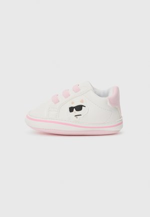 White synthetic sneakers with pink accents, featuring three elastic laces and a cat graphic with sunglasses on the side.