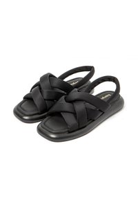 Sandalias negras con tiras de tela trenzada, diseño de puntera cuadrada, plantilla acolchada y una suela de goma elegante para mayor comodidad y facilidad de uso.