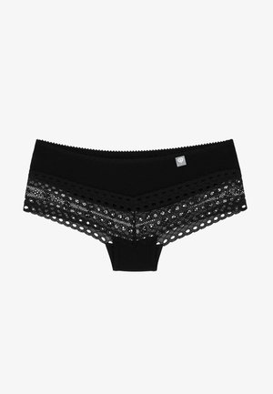 Fekete bugyi virágmintás csipkéből készült pánttal, körkivágásokkal, sima anyagból, hullámos szélekkel és egy kis logótartó címkével a deréknál.