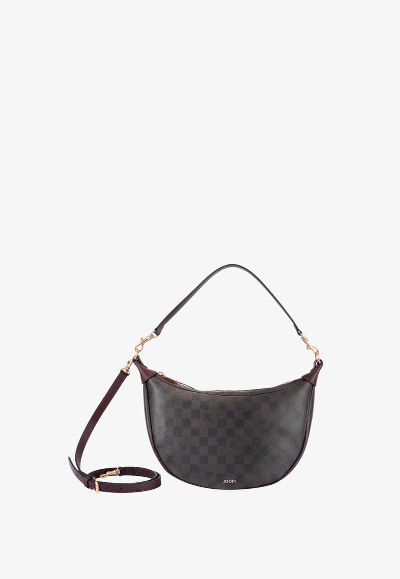 Brązowa torba o wzorze w kratkę z zaokrąglonym górnym brzegiem, skórzanymi akcentami, złotym okuciem oraz odpinanym paskiem na ramię. Logo widoczne z przodu.