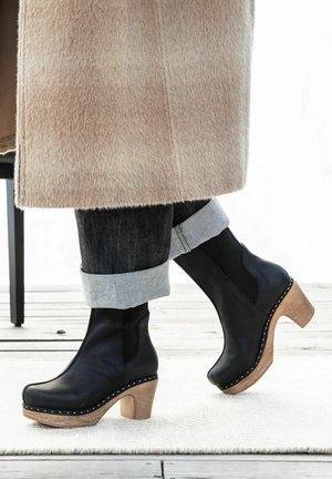 Calou Stockholm LEIA - Enkellaarsjes met plateauzool - black