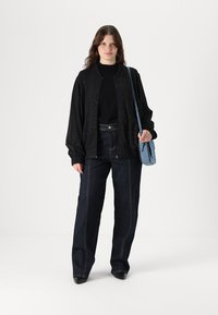 ONLY Carmakoma CARJOSEE METTA LIFE  - Bomber tipa jaka - black