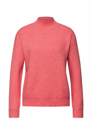 Różowy sweter z wysokim kołnierzem wykonany z teksturowanej dzianiny. Posiada długie rękawy oraz ściągacze na mankietach i u dołu, co tworzy dopasowaną sylwetkę.