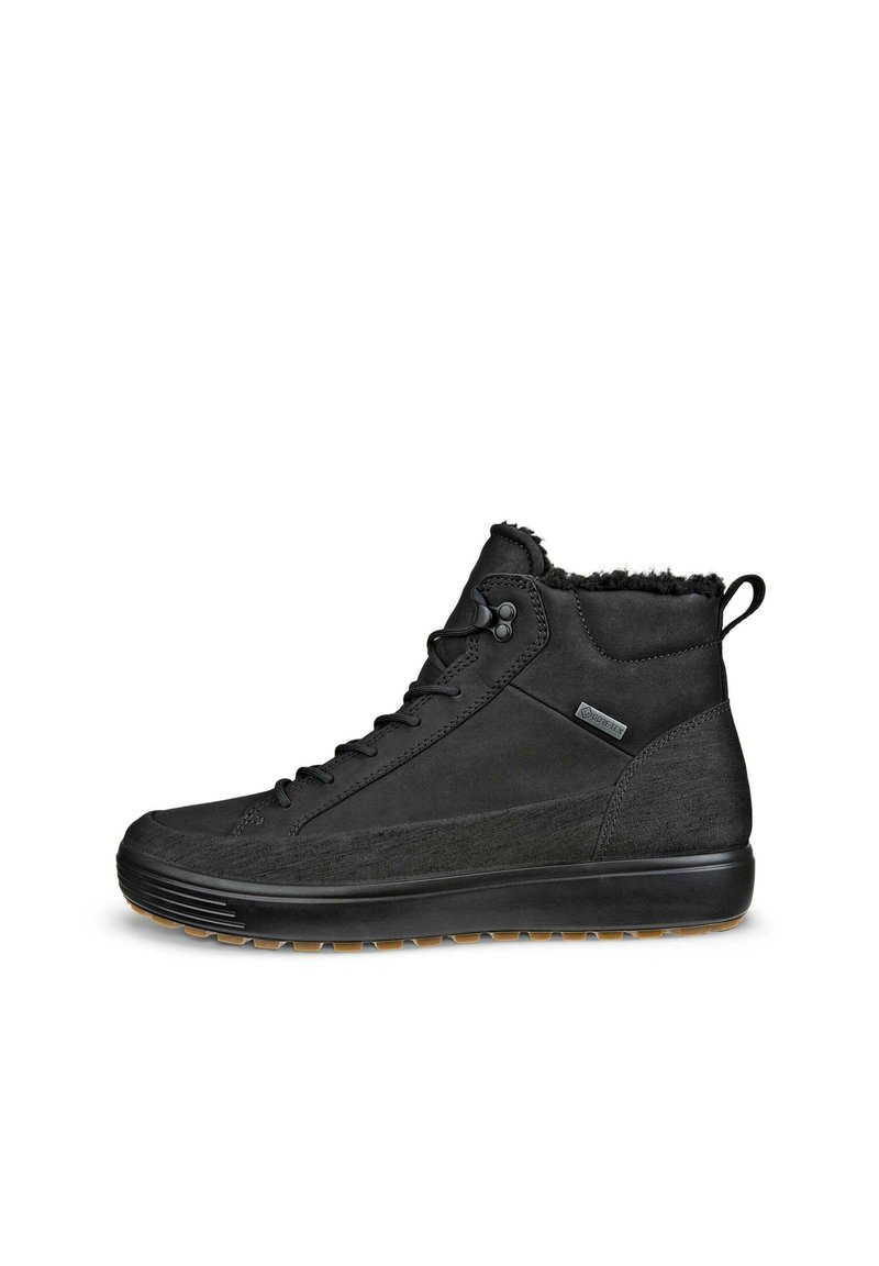 Botas altas negras hechas de material sintético texturizado, con suela de goma, cordones y un suave cuello forrado de piel.