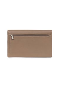 Portafoglio in pelle marrone con finitura testurizzata, dotato di una tasca posteriore con zip e un design semplice e rettangolare.