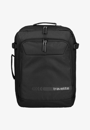 Borsa da viaggio nera realizzata in tessuto resistente, con forma rettangolare, due scomparti con zip e un logo frontale con accenti di design a freccia.