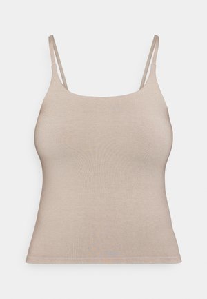 Bež majica na bretele s uskim trakama, izrađena od glatkog, rastezljivog materijala. Dizajn sadrži zaobljen izrez i bez vidljivih metalnih dijelova.