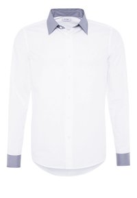 Cameretta bianca a maniche lunghe con colletto e polsini grigi, caratterizzata da una chiusura frontale con bottoni e orlo arrotondato. Realizzata in tessuto morbido.