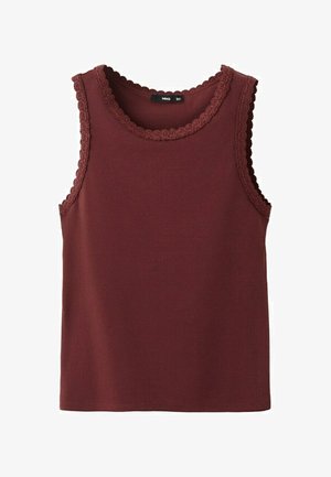 Ärmelloses dunkelrotes Tanktop mit gewelltem Spitzenbesatz am Ausschnitt und an den Armlöchern, gefertigt aus weichem Stoff.