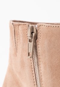 Kennel + Schmenger Ankle boot