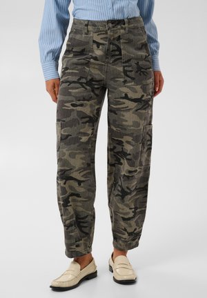 Kaffe, KALILANA CARGO - Pantalon classique - grey beige camouflage print