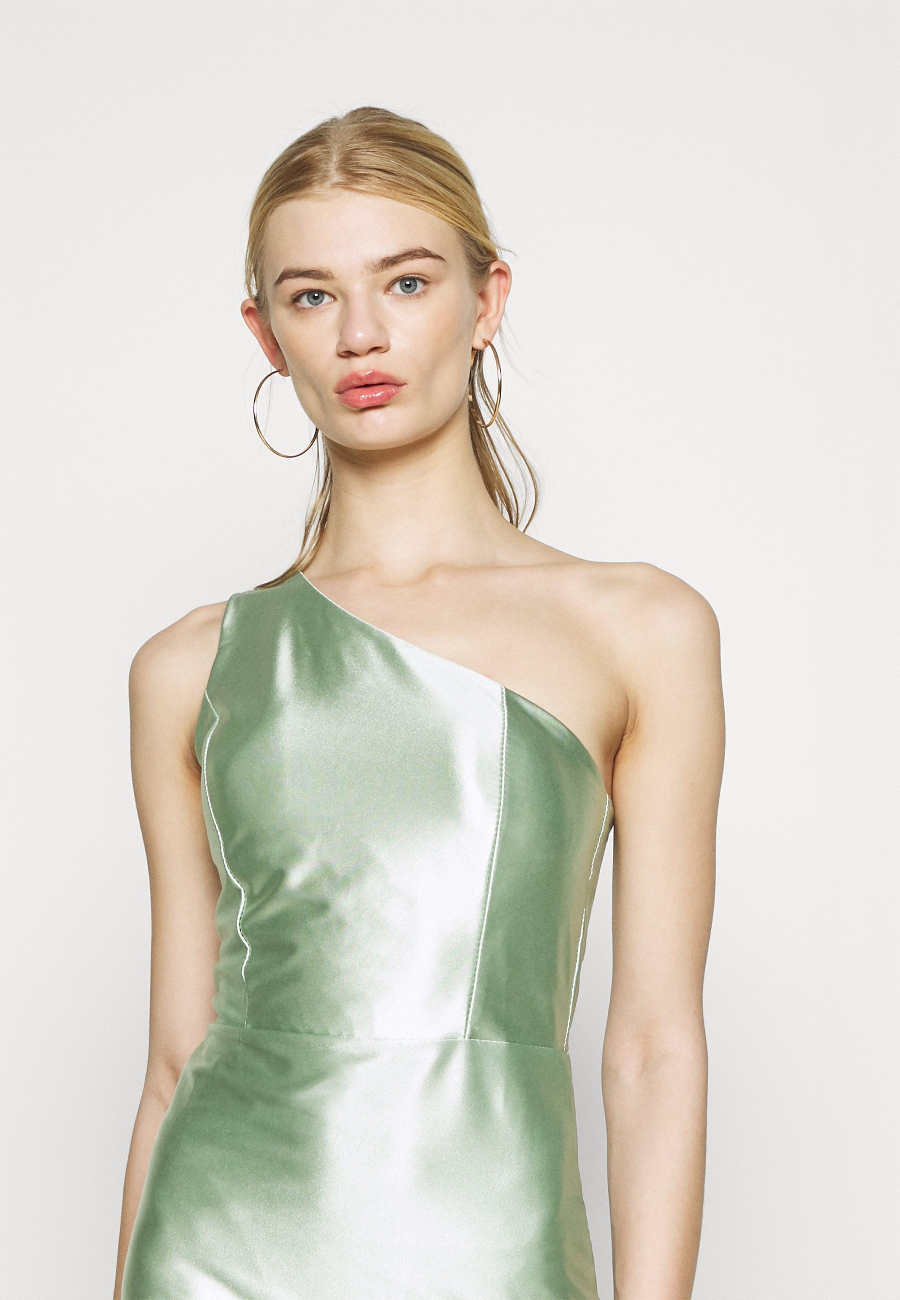 robe one shoulder soiree