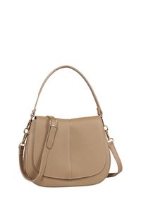 Beige leren schoudertas met een gebogen klep, optionele lange schouderriem en gepolijst gouden beslag. Gladde textuur met een subtiel nerfpatroon.