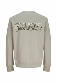 Šedá mikina s žebrovanými manžetami a lemem. Na zadní straně se nachází velký grafický text: "STUDIO Jack & Jones" s opotřebovaným vzhledem.