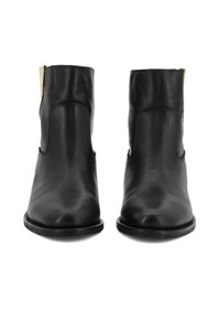 Schwarze Leder-Stiefel bis zur Knöchel mit glatter Oberfläche, runder Zehenform und seitlichem Reißverschluss mit goldenen Akzenten. Flache Sohle mit minimalem Profil.