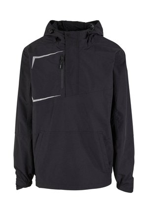 Juodas megztinis su kapišonu, su priekyje esama užtrauktuko kišene, elastinėmis rankovėmis ir geometriniu sidabriniu akcentu krūtinėje. Vandeniui atsparus medžiaga.