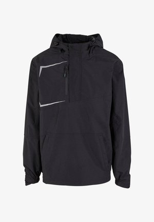 Juodas megztinis su kapišonu, su priekyje esama užtrauktuko kišene, elastinėmis rankovėmis ir geometriniu sidabriniu akcentu krūtinėje. Vandeniui atsparus medžiaga.