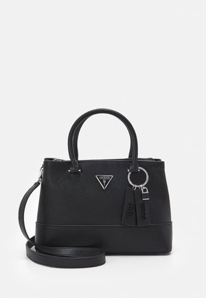 Sac à main synthétique noir avec double poignée, une bandoulière amovible, des ferrures argentées et une finition texturée. Comprend des accents de porte-clés de marque.