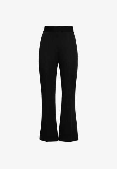 Črne široke hlače iz mehkega, raztegljivega materiala; imajo širok pas in gladko teksturo z navpičnimi šivi za dodaten detajl.
