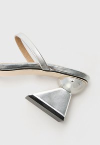 Thumbnail Image 6