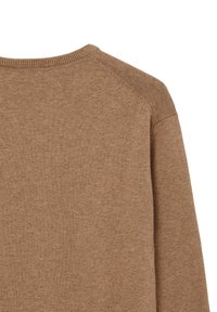 Brauner Strickpullover mit Rundhalsausschnitt, strukturiertem Stoff und Raglanärmeln. Glatte Oberfläche mit leichtem Glanz und minimalen Nähten.