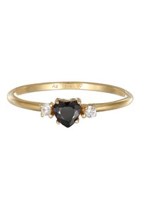 Guld-tone ring med en hjerteformet sort ædelsten, flankeret af to klare sten, med en glat skæft og detaljerede indstillinger.