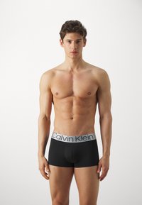 Calvin Klein Underwear - LOW RISE TRUNK 3 PACK - Alushousut - black Pienoiskuva 1