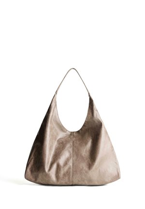 Beige Leder Hobo-Tasche mit glatter Textur. Verfügt über eine große, offene Oberseite und einen einzelnen, breiten Schulterriemen. Abgerundete, lässige Form.