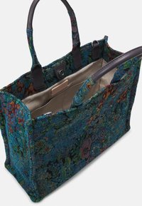 Blauwe en groene bloemen tapijt schoudertas met donkere leren handvatten, open bovenkant, beige binnenvoering en een klein binnenvak.