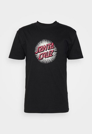 Czarny T-shirt z krótkim rękawem z białą grafiką promieni słonecznych i czerwonym stylizowanym napisem „Santa Cruz” na środku z przodu.