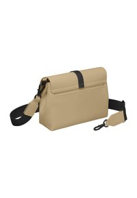 Beige synteettinen olkalaukku mustalla hihnalla, suorakaiteen muotoinen, taitettava yläosa ja etuosa vetoketjupussi. Sileä pinta, jossa on tikkausdetaljeja.