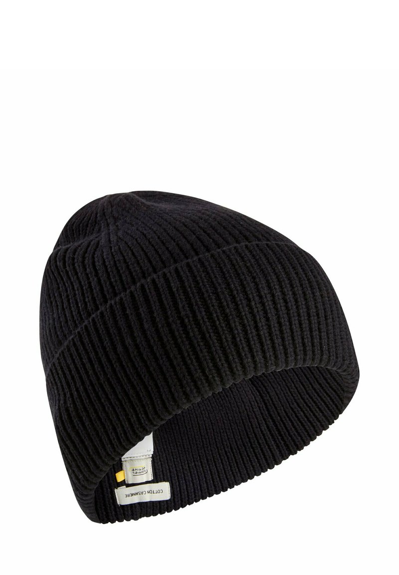 Sort strikket beanie lavet af bomuld, med ribbet tekstur og en foldet manchet. Inkluderer et lille vævet label med mærkedetaljer.