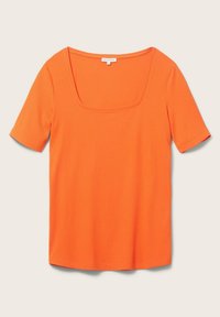 Haut à manches courtes en maille côtelée de couleur orange vif, avec un col carré et un ourlet droit. Texture lisse, avec des détails de couture minimaux.