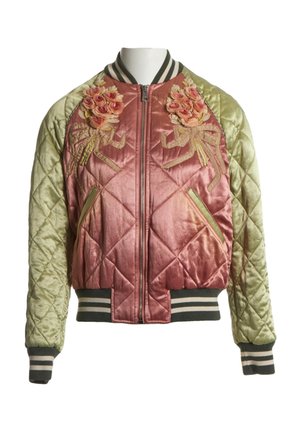 Chaqueta bomber de satén acolchada con parte frontal rosa y mangas verde pálido, bordado floral y de cintas, cuello, puños y dobladillo acanalados a rayas, cremallera frontal.