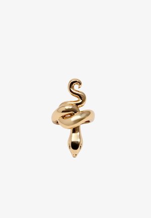 Anillo en forma de serpiente dorada, pulido, con un cuerpo entrelazado y una cabeza detallada, con un acabado suave y brillante y una cola rizada.