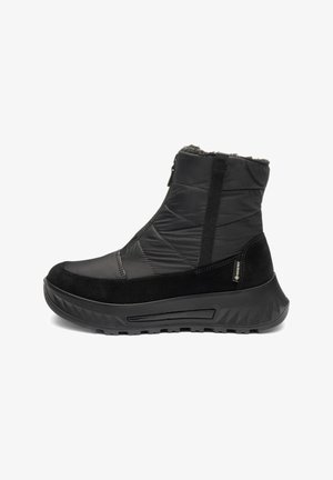 Bottes d'hiver noires avec un dessus en tissu lisse au texture matelassée, des accents en daim, une tige haute et une semelle en caoutchouc épaisse avec une adhérence texturée.