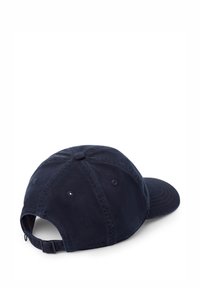 Mørkeblå bomulds-baseballcap med en buet skygge, justerbar rem bagpå og seks-panel design med ventilationshuller.