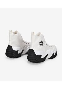 Bosanova Zapatillas altas - blanco