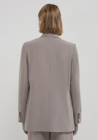 Calliope 6 BOTTONI - Cappotto corto - marrone