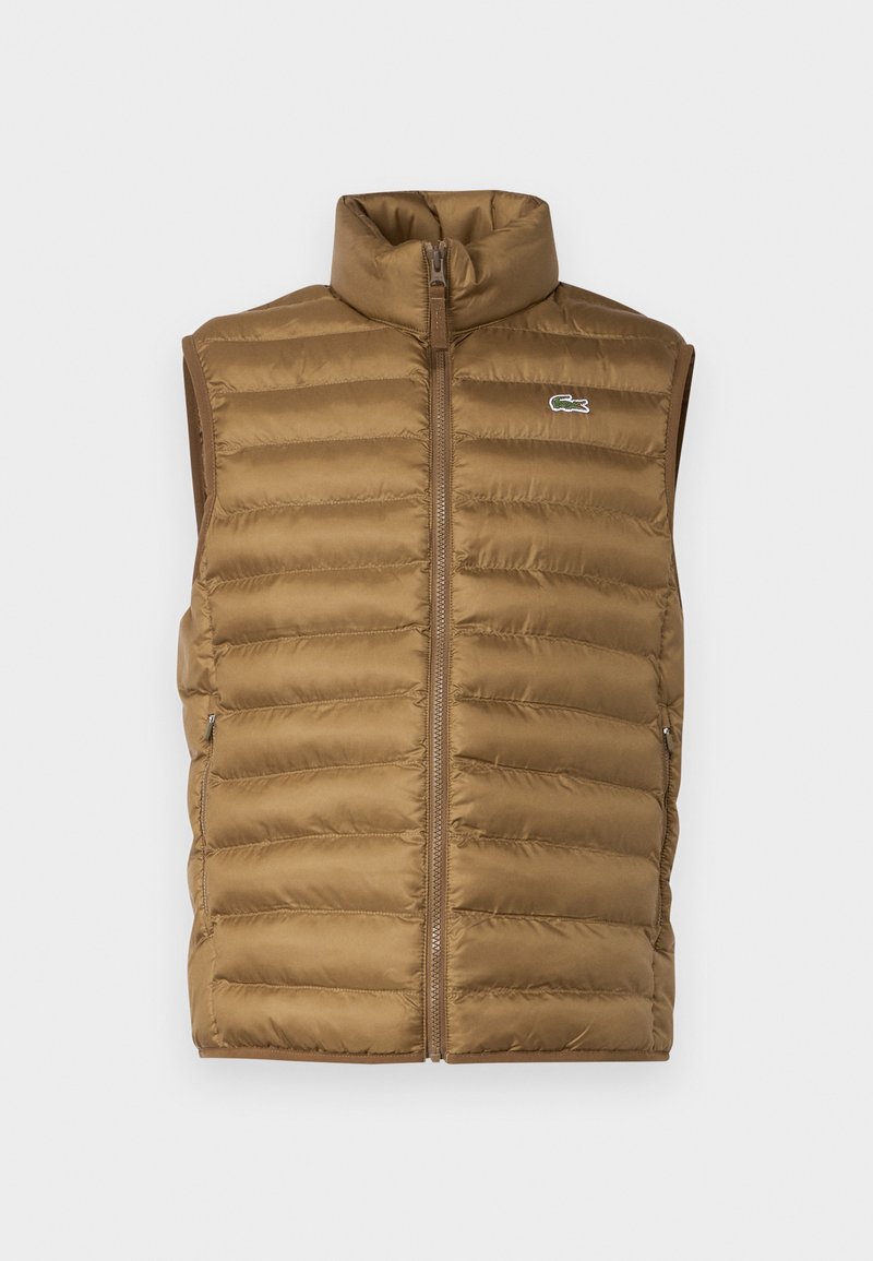 Braune, gepolsterte ärmellose Weste mit hohem Kragen, Reißverschluss vorne und seitlichen Taschen. Mit kleinem Logo auf der Brust.