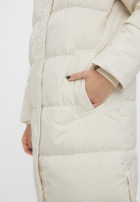 Vero Moda VMERICAHOLLY  - Kaput ispunjen paperjem - birch