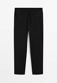Pantalons noirs avec une taille élastique, présentant une coupe droite et deux poches à l'arrière. Fabriqués en tissu doux et lisse.