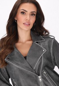 faina Blejzr - grey