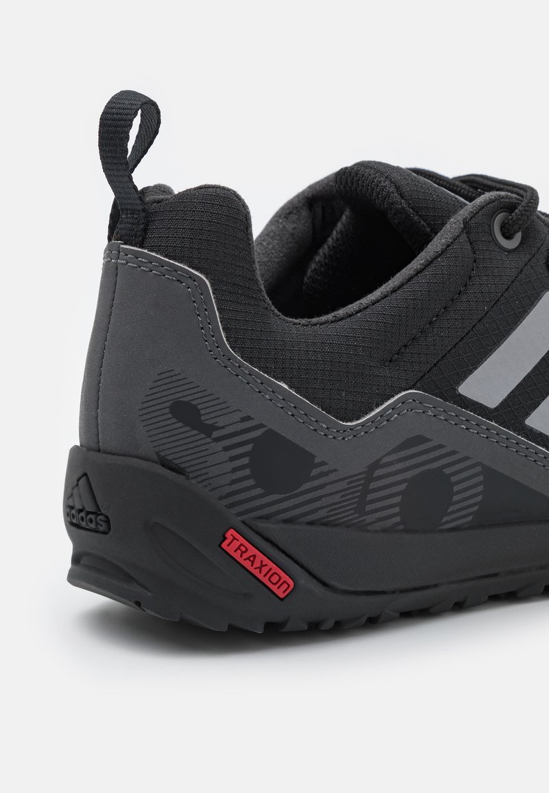 adidas terrex swift solo fx9323 grey six core black scarlet