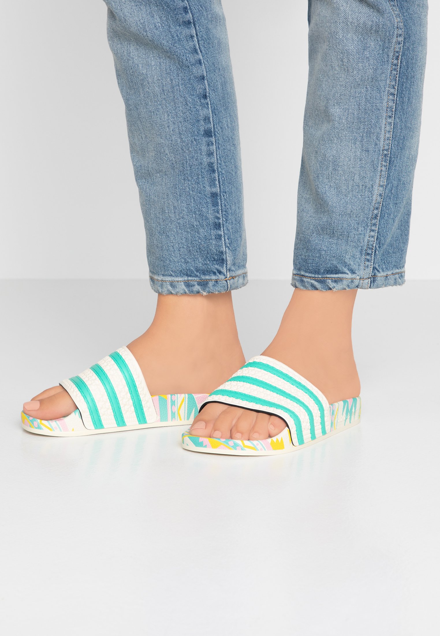 ADILETTE ARIZONA ICETEA PACK - Mules - clear white/super color ADILETTE ARIZONA ICETEA PACK - Mules - clear white/super color