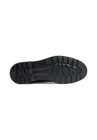 Semelle de chaussure en caoutchouc noir avec un motif texturé et des rainures profondes. Comprend un talon plat et un design de semelle frappant pour une bonne traction.