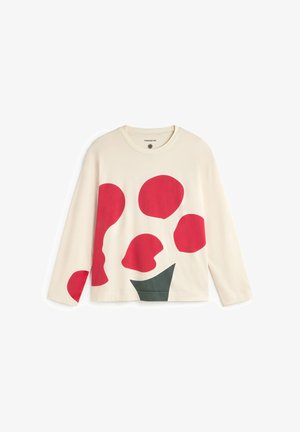 Roomkleurig T-shirt met lange mouwen, voorzien van grote rode en groene abstracte vormen. Gladde textuur met een ronde halslijn en een comfortabele, losse pasvorm.