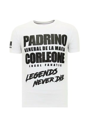 Wit T-shirt met dikke zwarte tekst: "Padrino General de la Mafia Corleone Local Fanatic Legends Never Die."