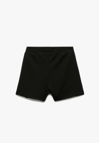 Schwarze Shorts aus strukturiertem Stoff, mit einem elastischen Bund und einem schlichten Design ohne sichtbare Muster oder Akzente.